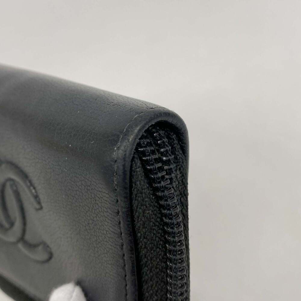CHANEL Black Lambskin Leather Wallet - Picture 7 of 8